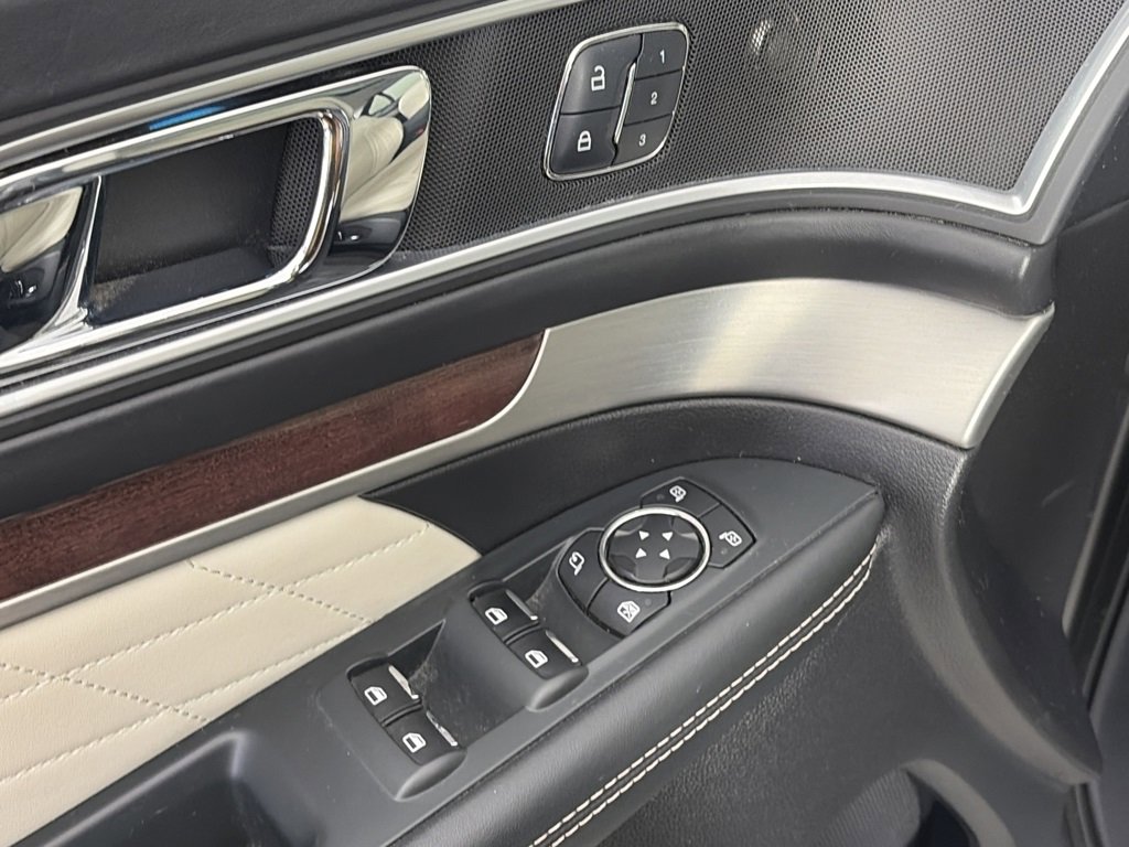 Certified 2017 Ford Explorer Platinum image 25