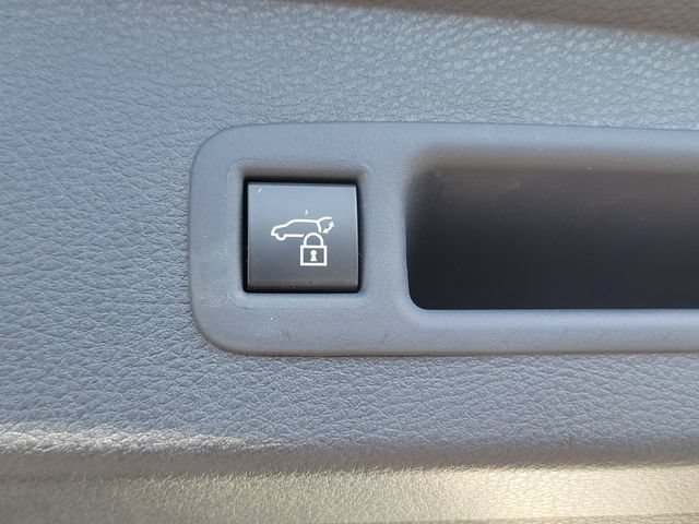 Used 2025 Toyota Sienna XLE w/ XLE Plus Package AWD/4WD image 9