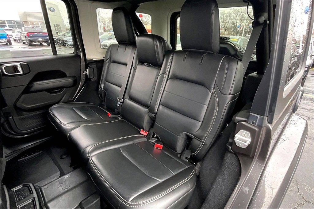 Used 2019 Jeep Wrangler Unlimited Sahara image 22