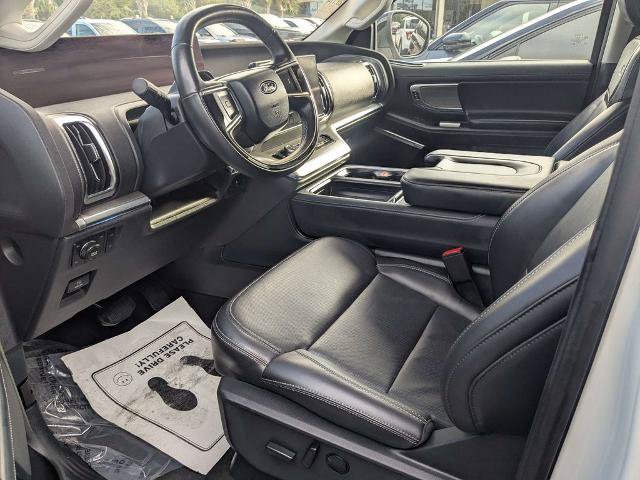 Certified 2025 Ford Expedition Max Platinum AWD/4WD image 4