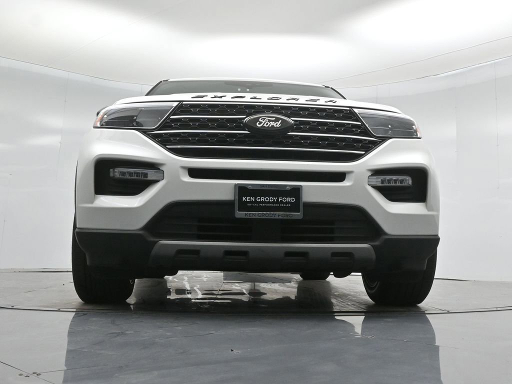 Certified 2020 Ford Explorer XLT w/ Equipment Group 202A image 30