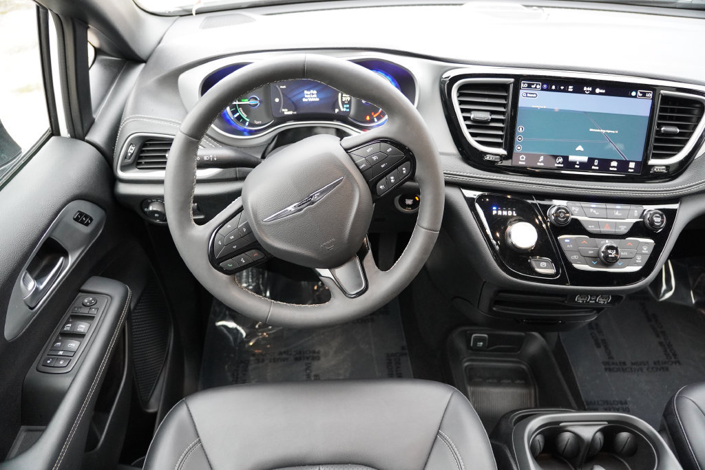 Used 2024 Chrysler Pacifica Limited FWD image 21