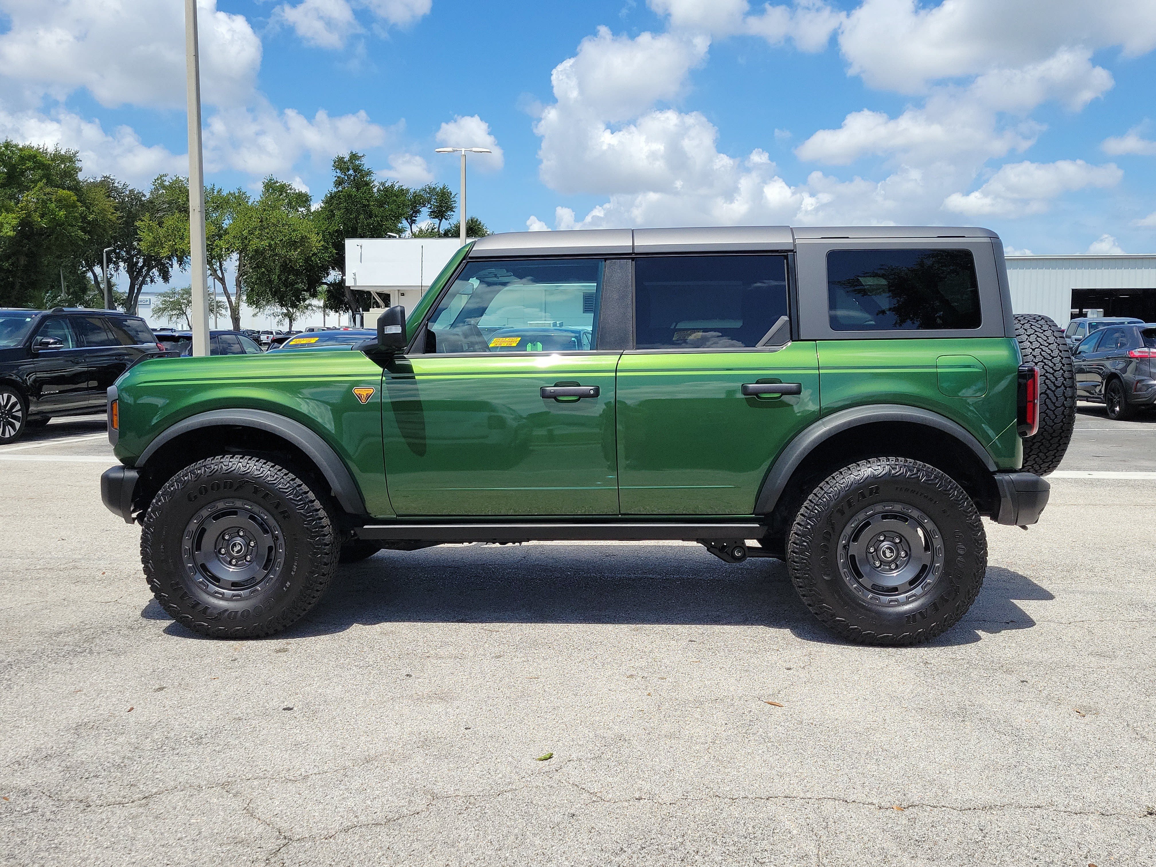 Certified 2025 Ford Bronco Badlands AWD/4WD image 6