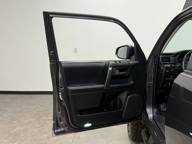 Used 2018 Toyota 4Runner TRD Off-Road Premium AWD/4WD image 13