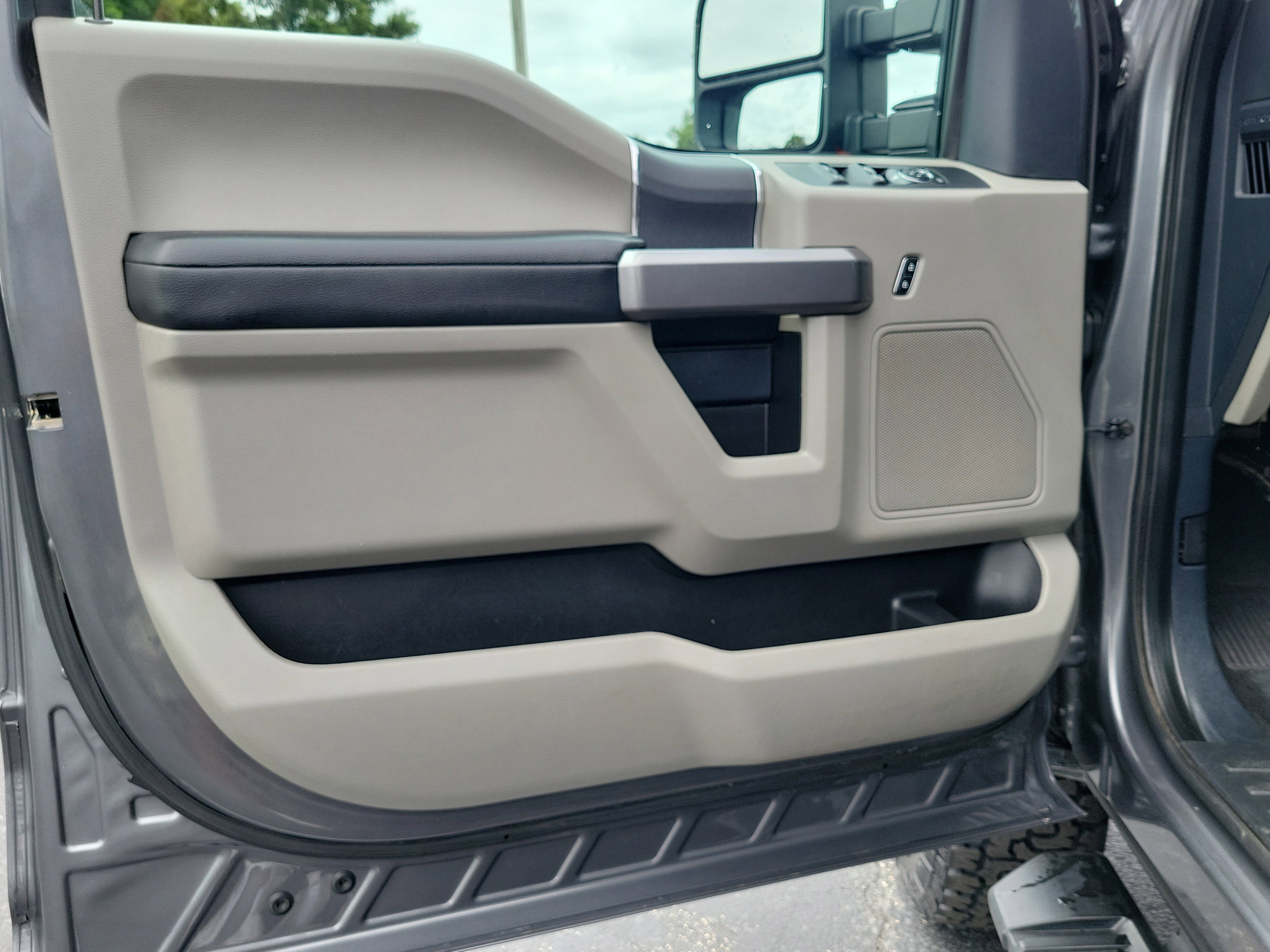 Certified 2022 Ford F250 XLT AWD/4WD image 17