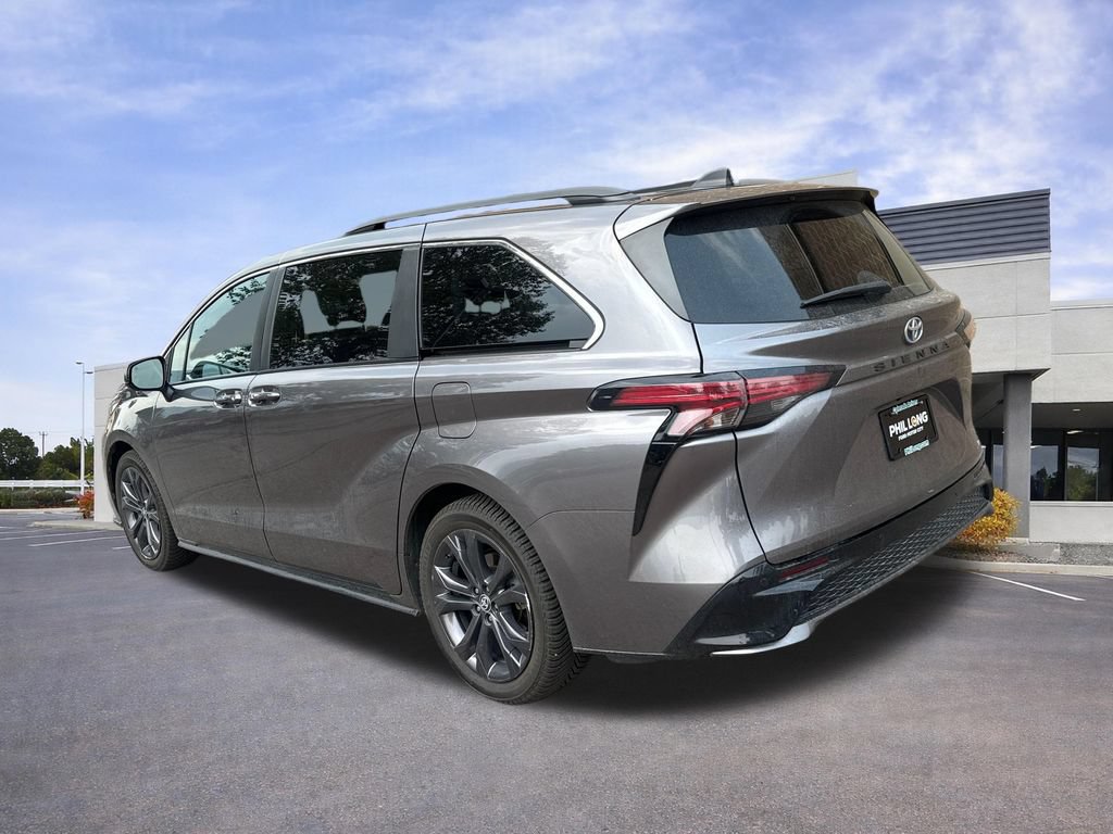 Used 2022 Toyota Sienna XSE w/ XSE Plus Package FWD image 7