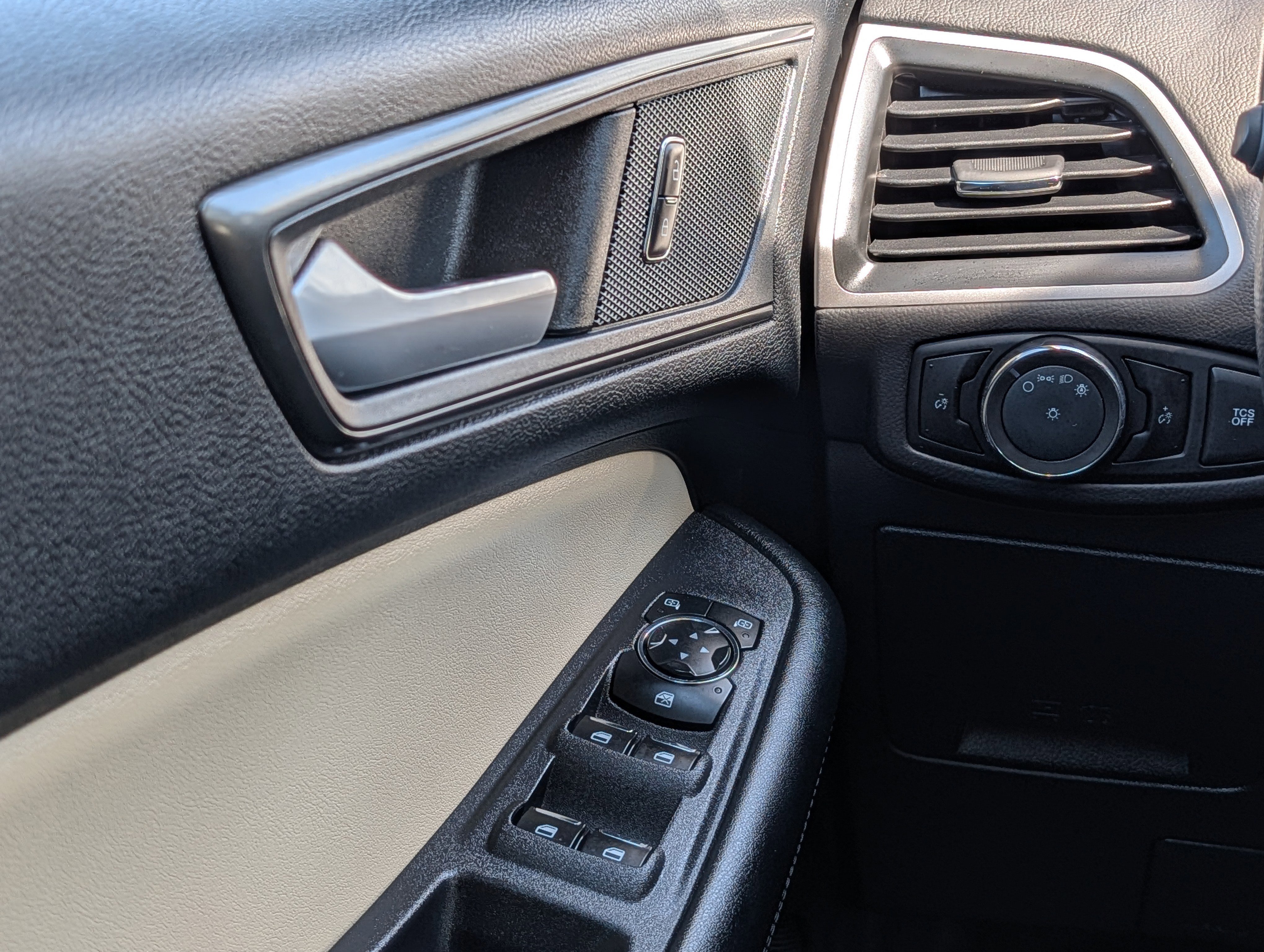 Certified 2024 Ford Edge SE image 23