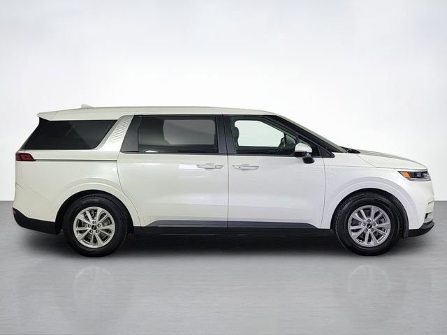 Used 2023 Kia Carnival LX FWD image 2