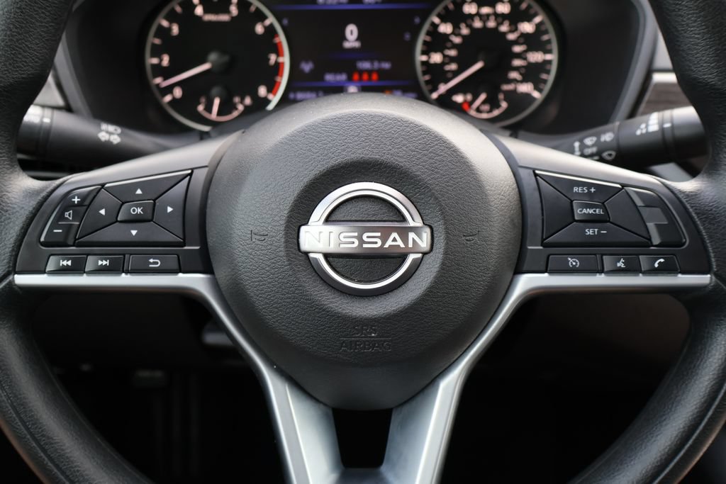 Used 2025 Nissan Altima 2.5 SV FWD image 30