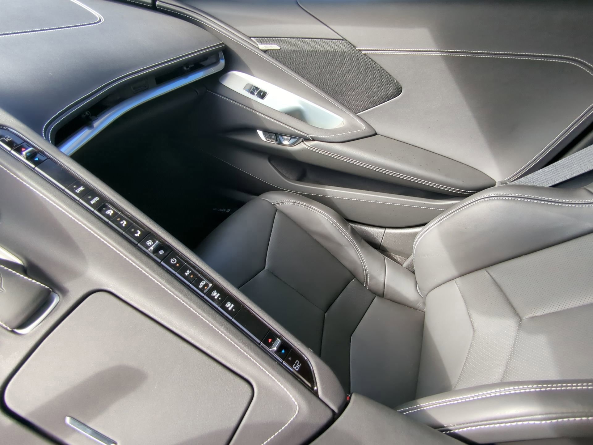 Used 2025 Chevrolet Corvette Stingray Coupe w/ 1LT image 43