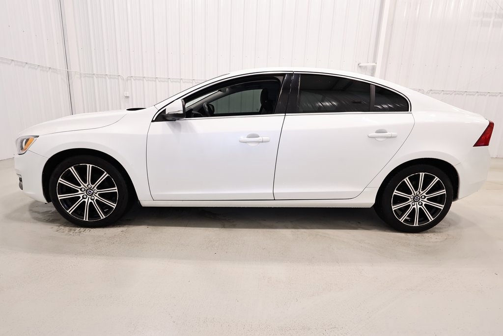 Used 2017 Volvo S60 T5 Inscription image 3