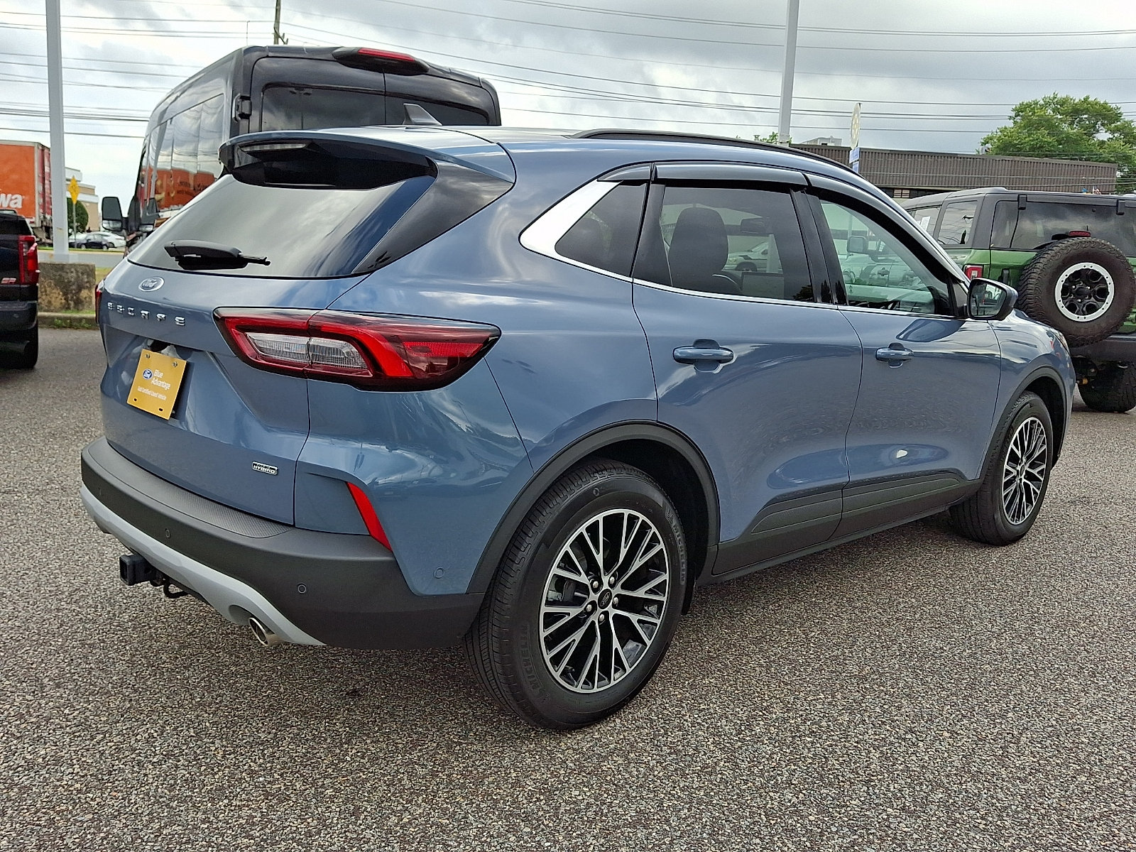 Certified 2023 Ford Escape SE w/ PHEV Premium Package FWD image 11
