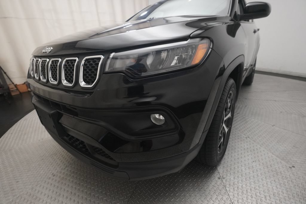 Used 2024 Jeep Compass Latitude AWD/4WD image 22