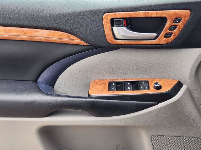 Used 2019 Toyota Highlander Limited Platinum FWD image 22