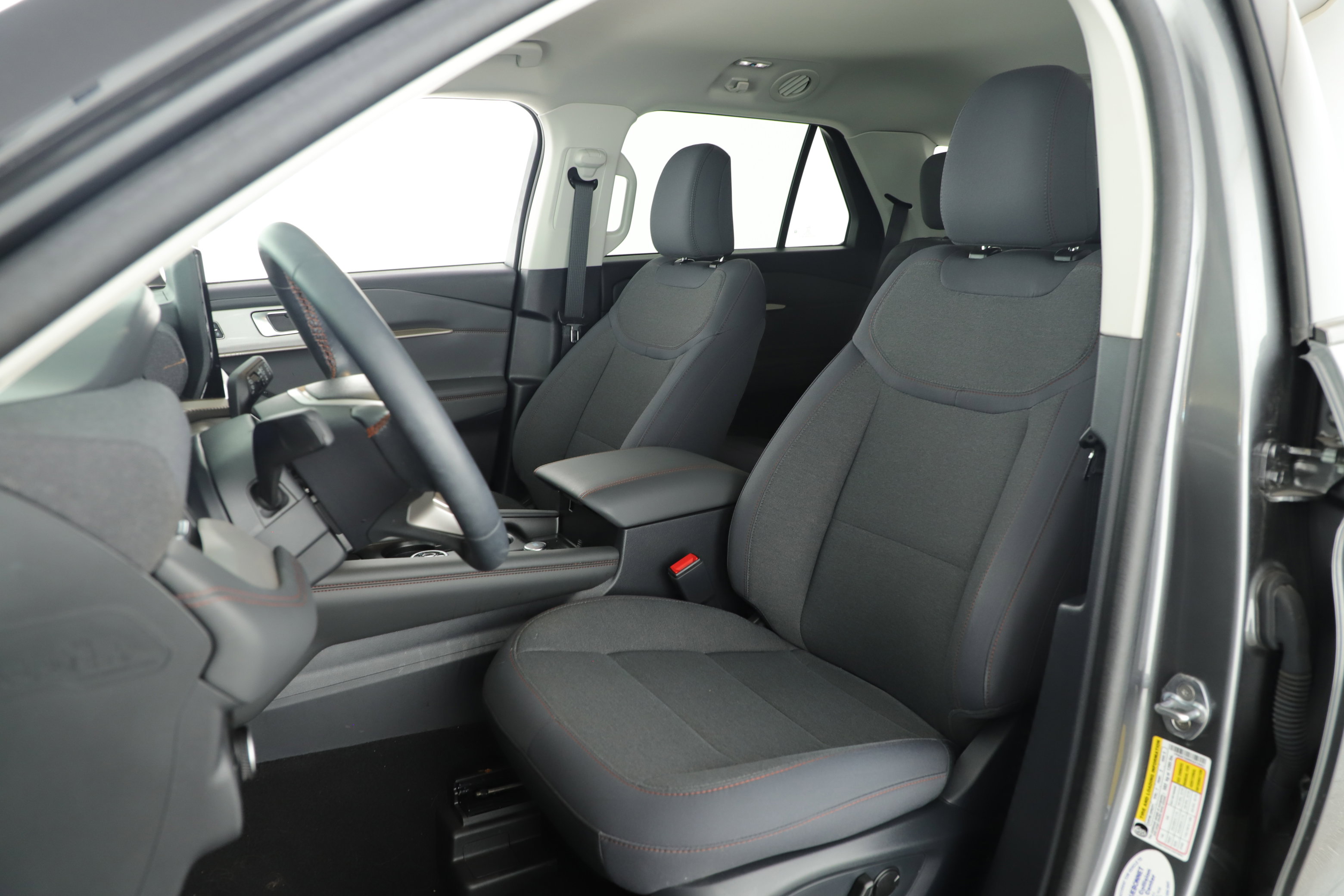 Certified 2025 Ford Explorer Active image 16