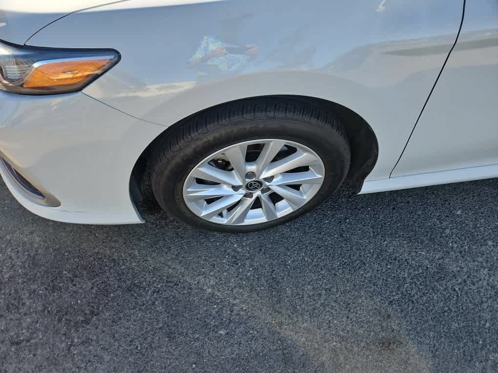 Used 2022 Toyota Camry LE FWD image 3