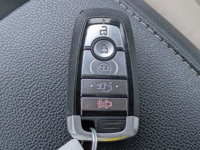 Certified 2017 Ford Fusion SE w/ Fusion SE Technology Package FWD image 27