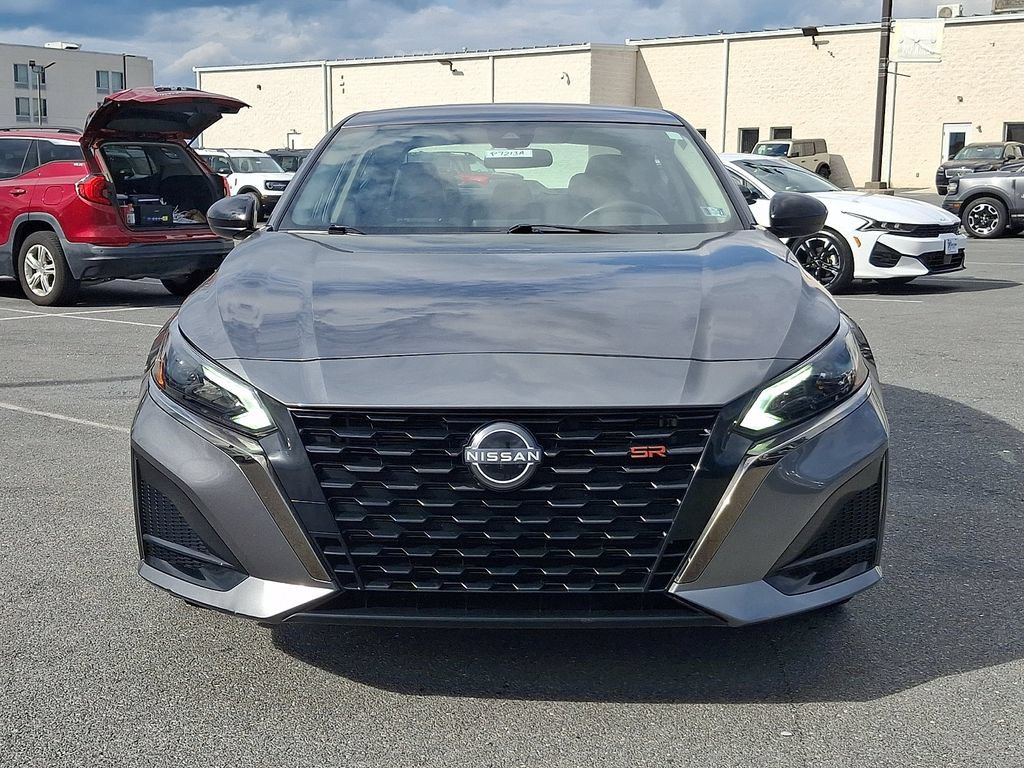 Used 2025 Nissan Altima 2.5 SR FWD image 2