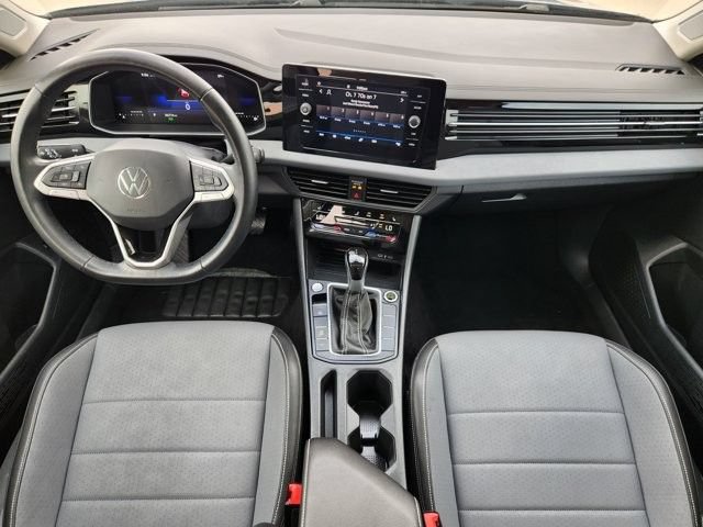 Used 2025 Volkswagen Jetta SE FWD image 26