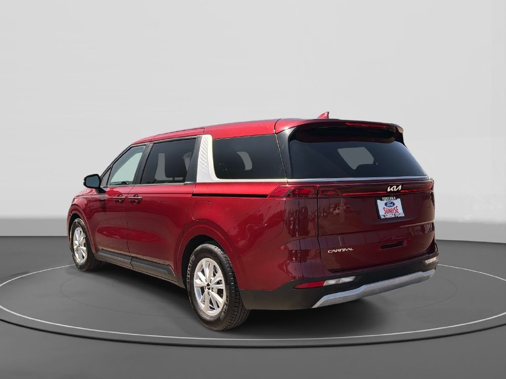 Used 2023 Kia Carnival LX FWD image 7