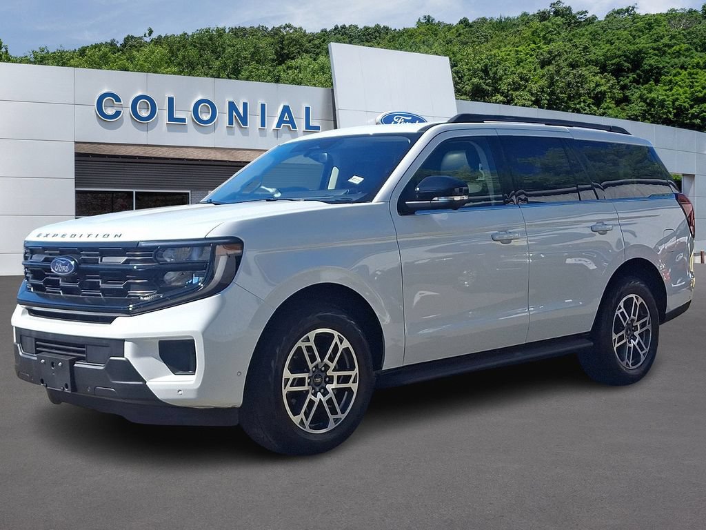 Certified 2025 Ford Expedition Active AWD/4WD image 3