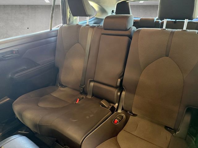 Used 2023 Toyota Highlander L image 13