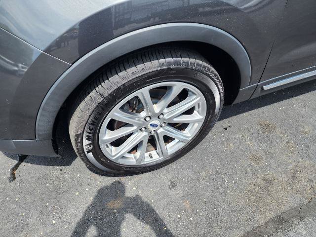 Certified 2017 Ford Explorer Limited FWD image 9