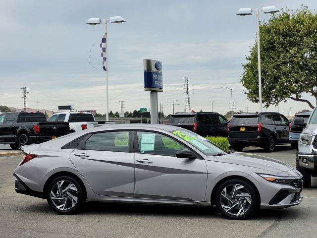 Used 2025 Hyundai Elantra Sport FWD image 3