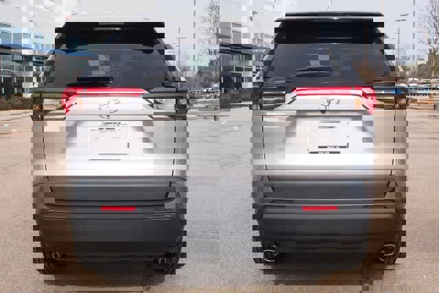 Used 2019 Toyota RAV4 XLE Premium image 4