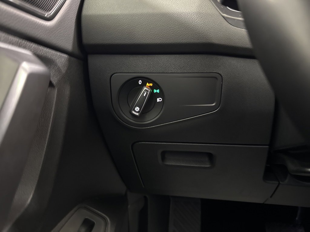 Used 2024 Volkswagen Tiguan SE image 19