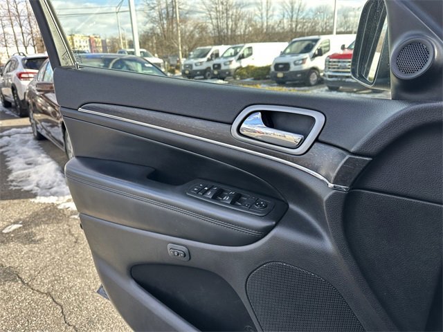 Used 2018 Jeep Grand Cherokee Limited image 32