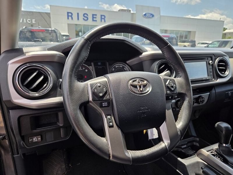 Used 2017 Toyota Tacoma SR5 w/ Tow Package AWD/4WD image 10