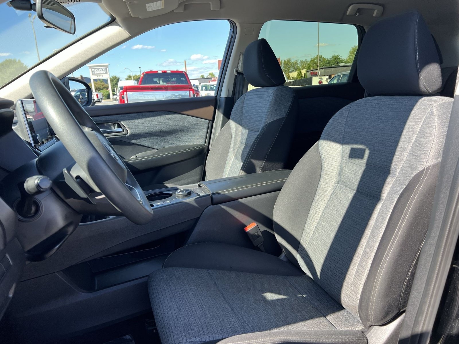 Used 2023 Nissan Rogue SV AWD/4WD image 13