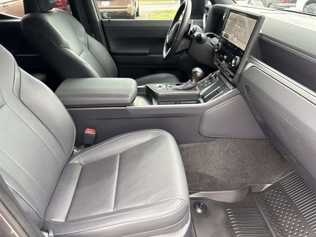 Used 2025 Lexus GX 550 w/ Accessory Package (2T) AWD/4WD image 24