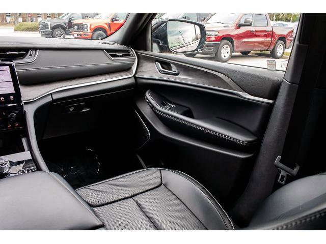 Used 2024 Jeep Grand Cherokee Limited 4xe w/ Luxury Tech Group II AWD/4WD image 15