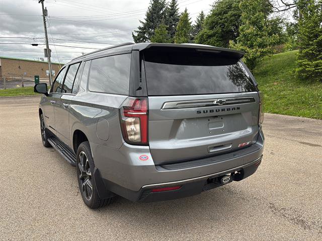 Used 2022 Chevrolet Suburban RST w/ Luxury Package AWD/4WD image 2