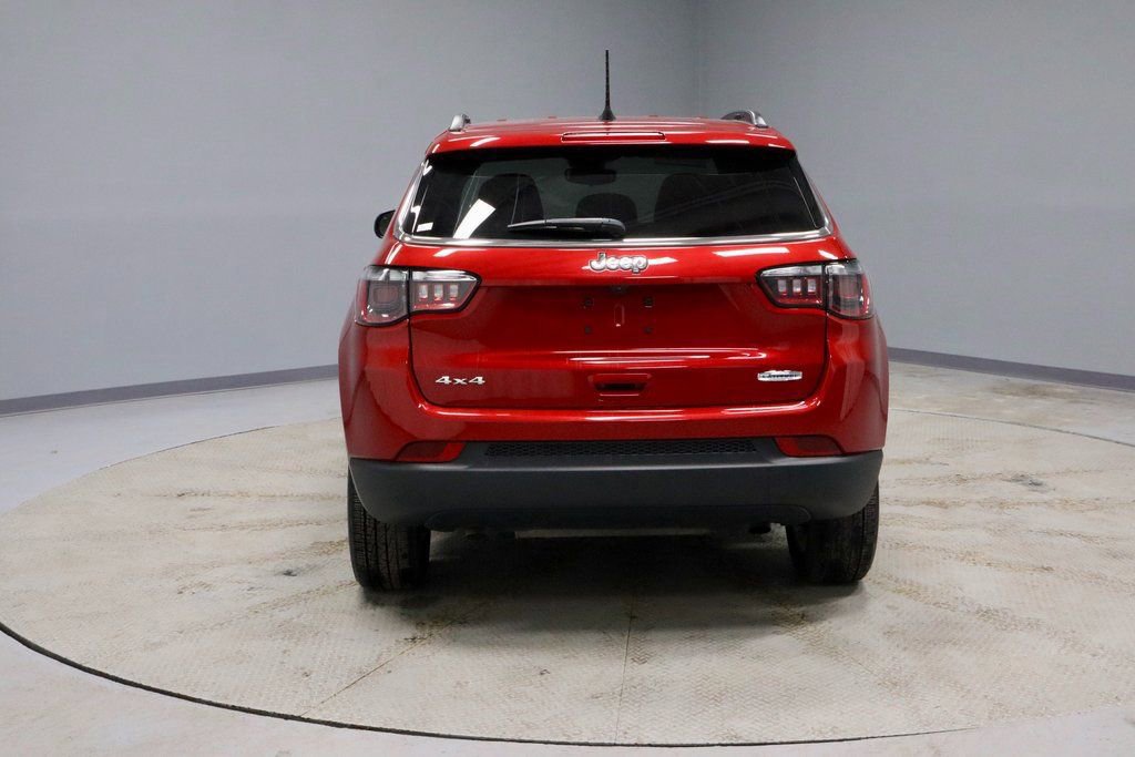 Used 2025 Jeep Compass Latitude image 4