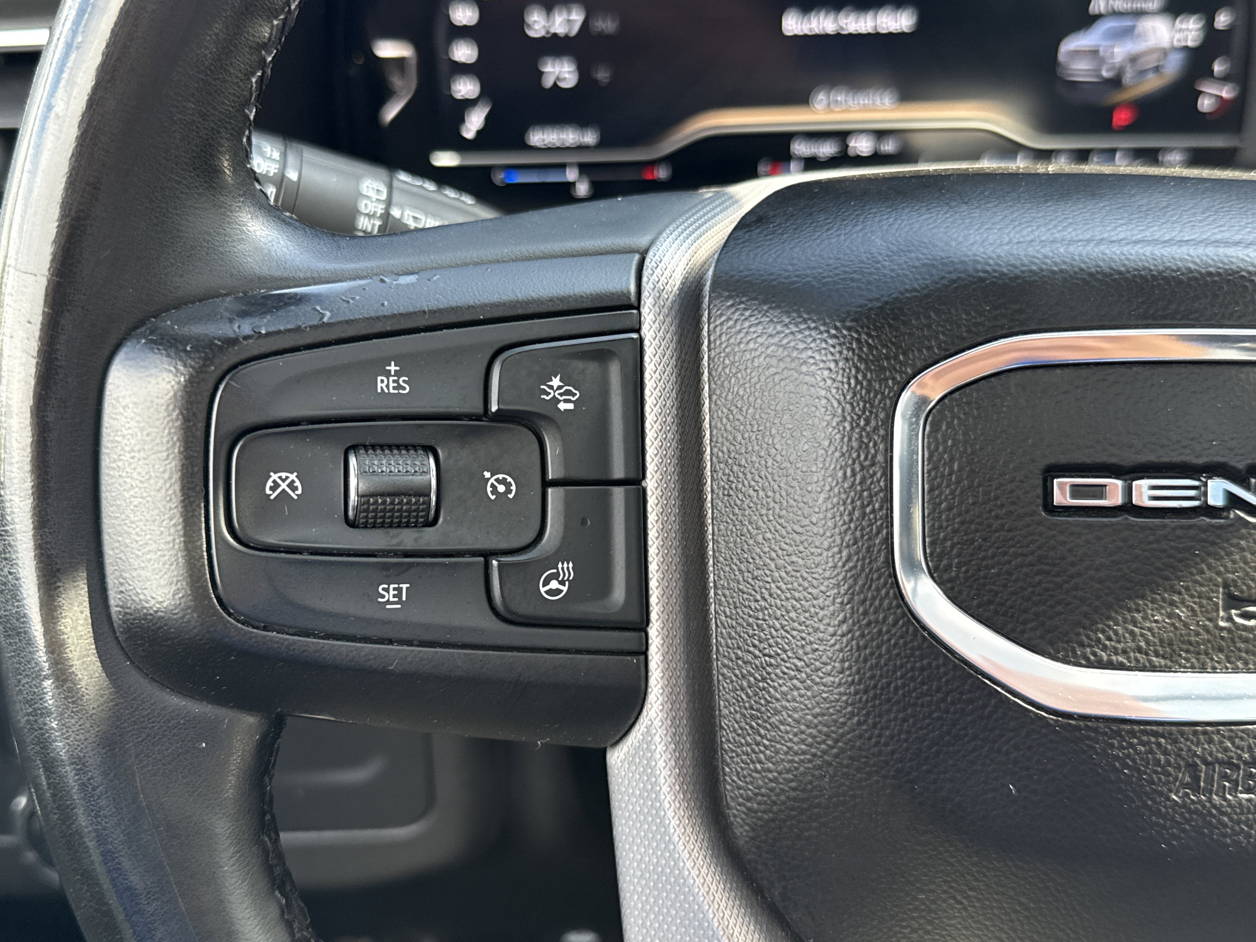 Used 2023 GMC Yukon XL Denali AWD/4WD image 15