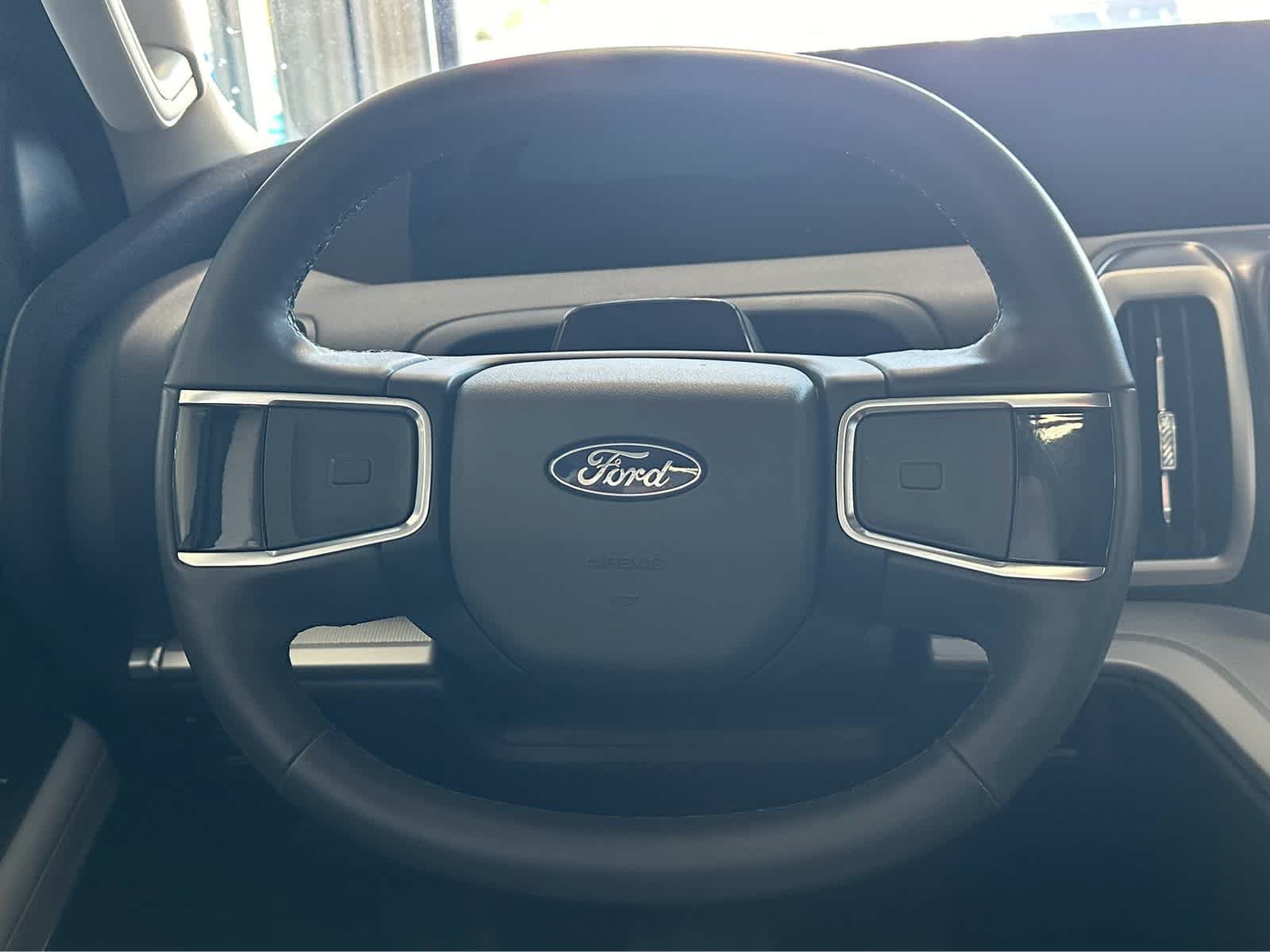 Certified 2025 Ford Expedition Active AWD/4WD image 13