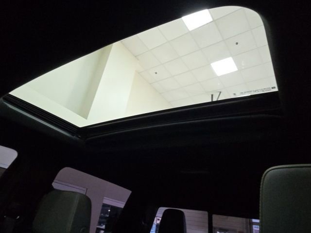 Used 2024 Chevrolet Silverado 2500 ZR2 w/ Technology Package image 46