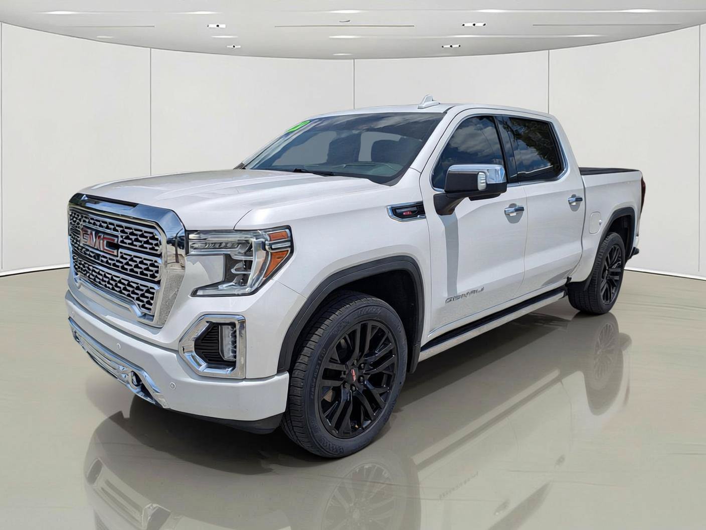 Used 2022 GMC Sierra 1500 Denali w/ Denali Reserve Package AWD/4WD image 2