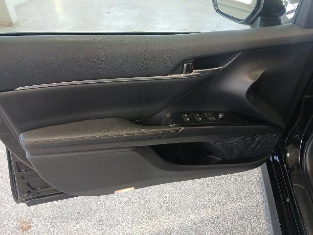 Used 2020 Toyota Camry XLE image 12