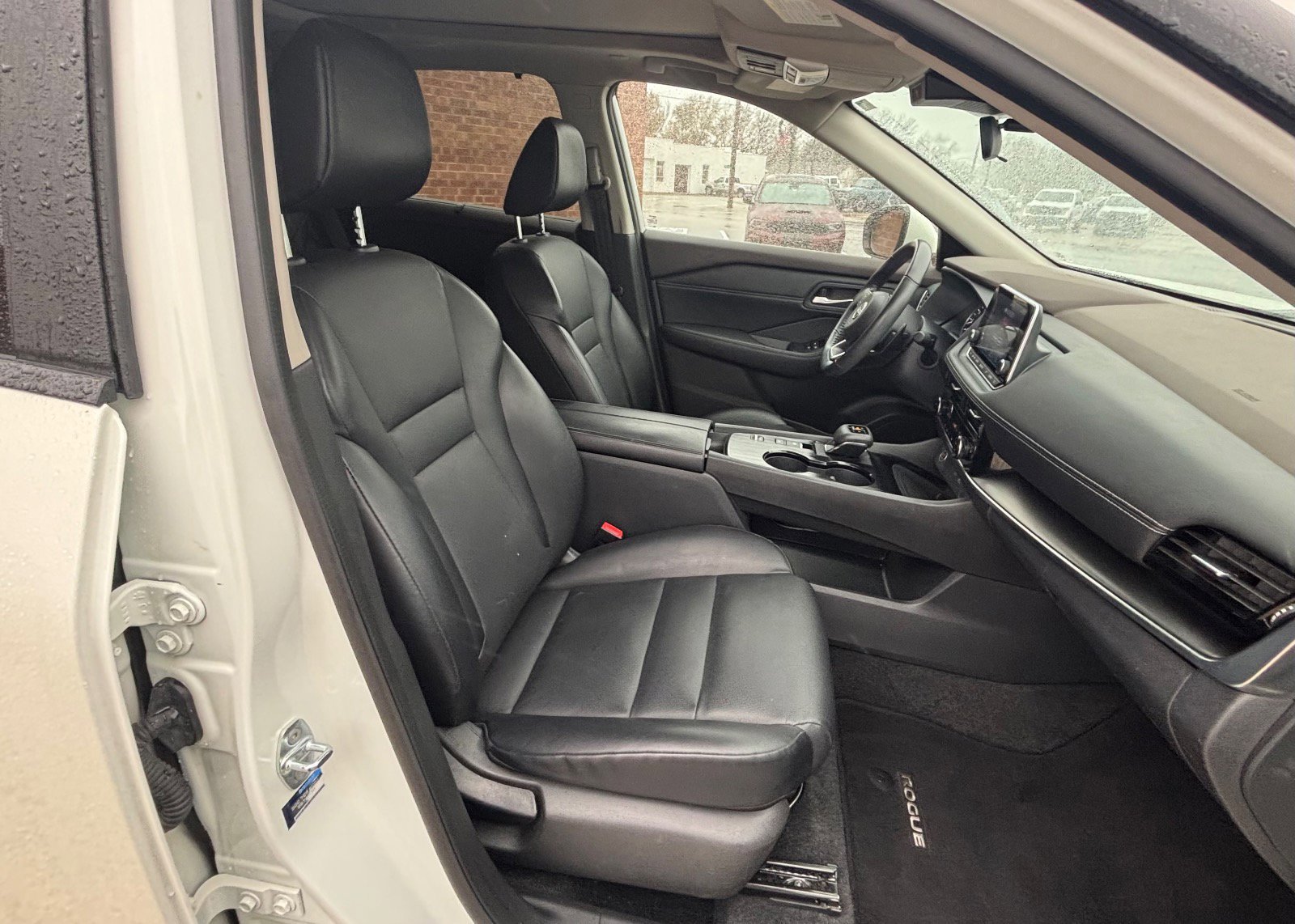 Used 2023 Nissan Rogue SV w/ SV Premium Package image 23