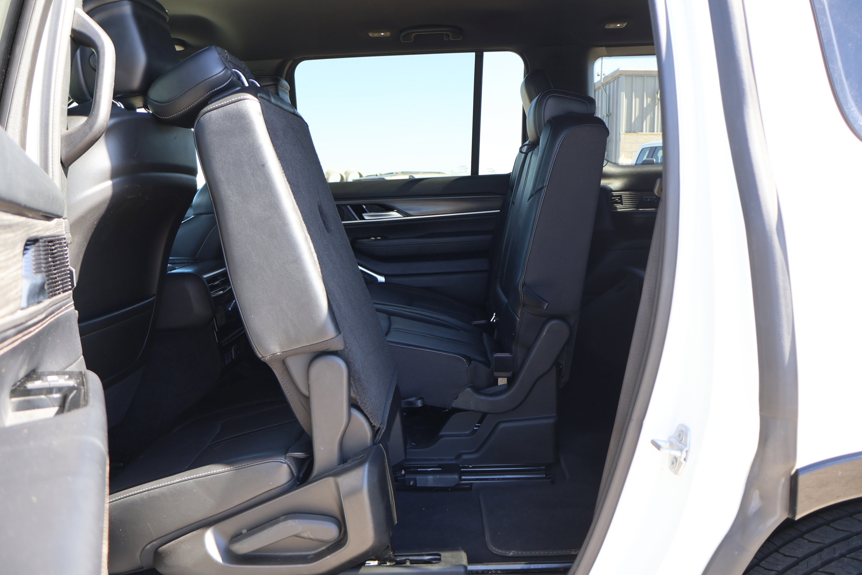 Used 2024 Jeep Wagoneer Series II w/ Flexible Seating Group image 33