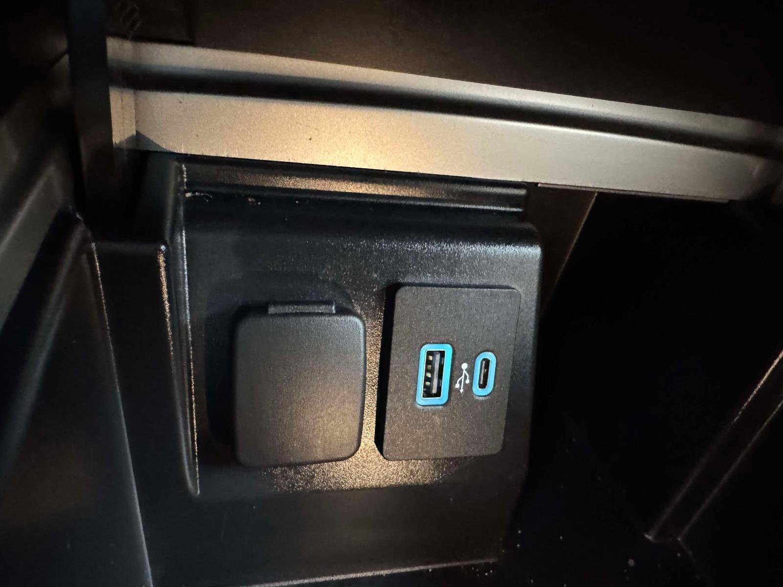 Certified 2022 Ford Explorer XLT w/ Equipment Group 202A image 28