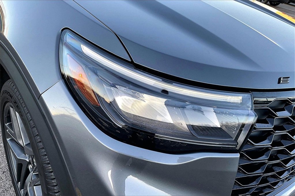 Certified 2025 Ford Explorer ST-Line w/ ST-Line Street Pack image 30