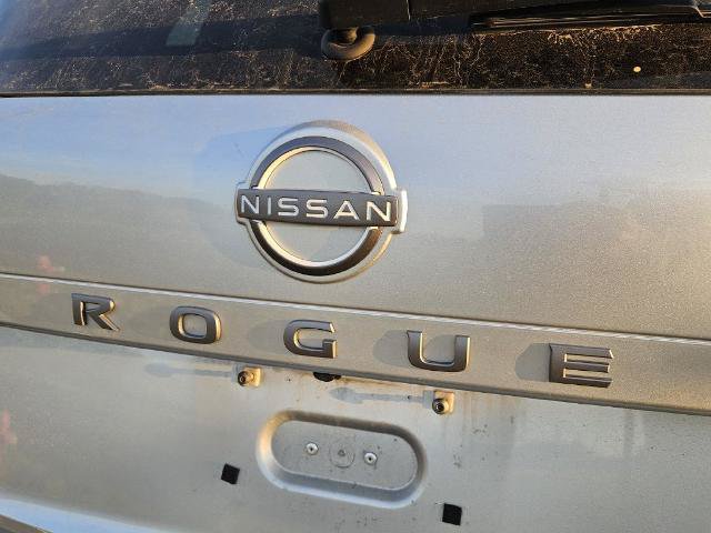 Used 2025 Nissan Rogue SV FWD image 8