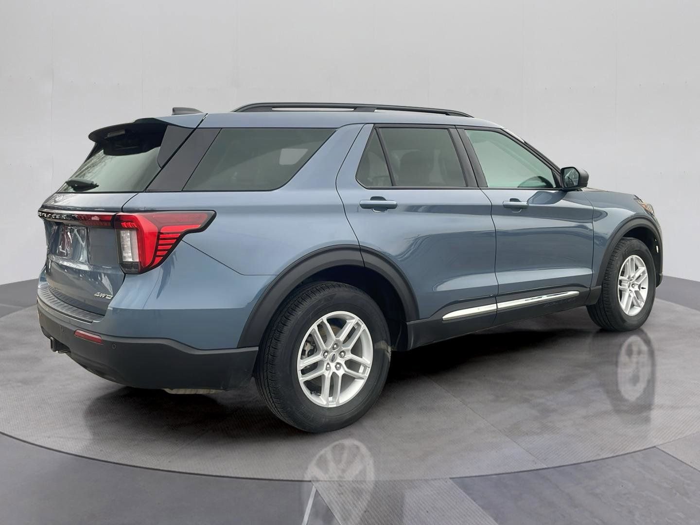 Certified 2025 Ford Explorer Active AWD/4WD image 5
