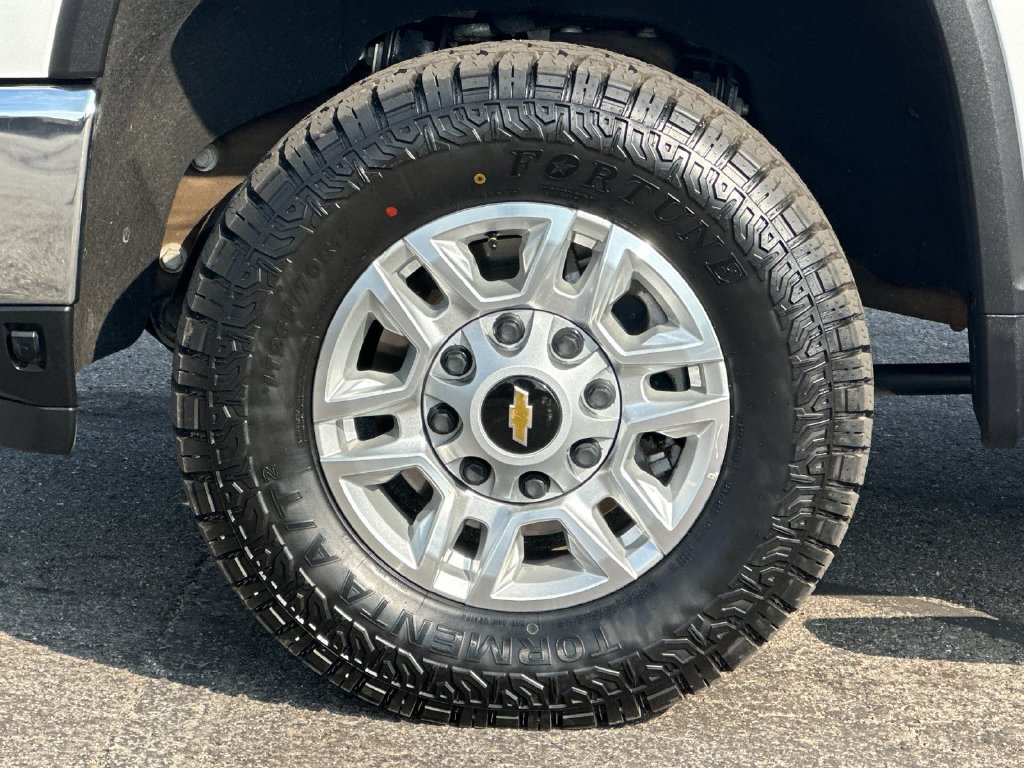 Used 2024 Chevrolet Silverado 2500 LT AWD/4WD image 24