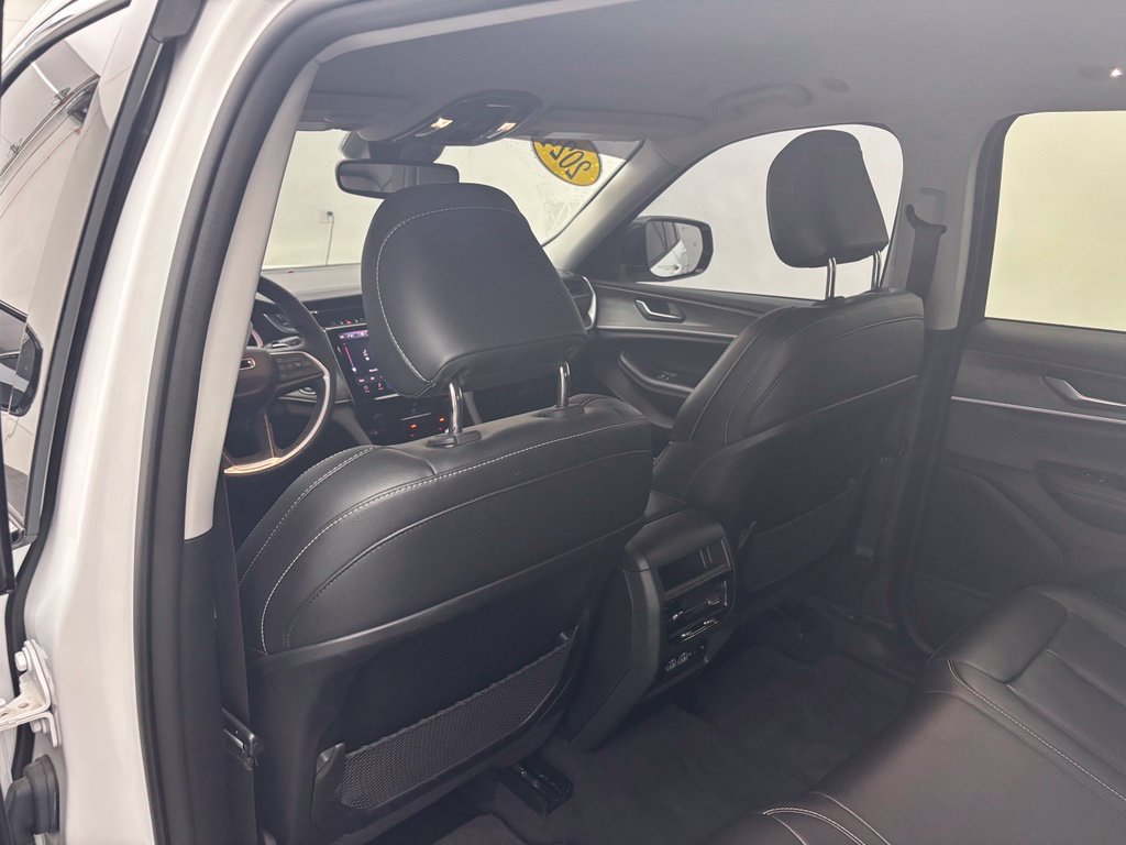 Used 2024 Jeep Grand Cherokee Limited AWD/4WD image 35